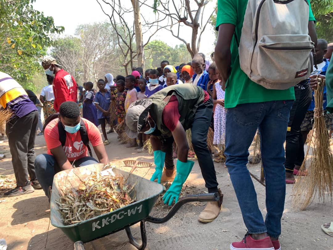 Cleaning the road to Lake of Star festival 2025
